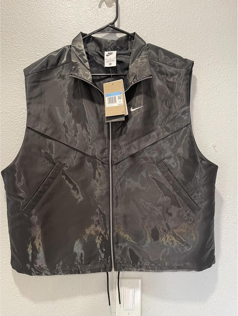 Nike Women's Black Oversized Fit Vest Medium